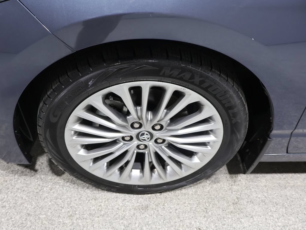 Used 2020 Toyota Avalon Limited w/ All Weather Liner Package FWD image 9