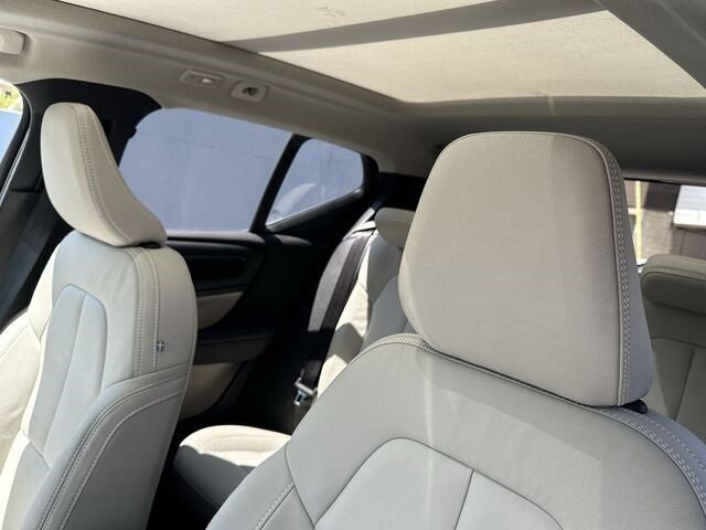 New 2024 Volvo XC40 B5 Plus w/ Protection Package Premier image 20