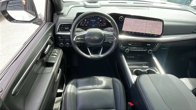Used 2025 Chevrolet Suburban RST w/ Comfort Package AWD/4WD image 13