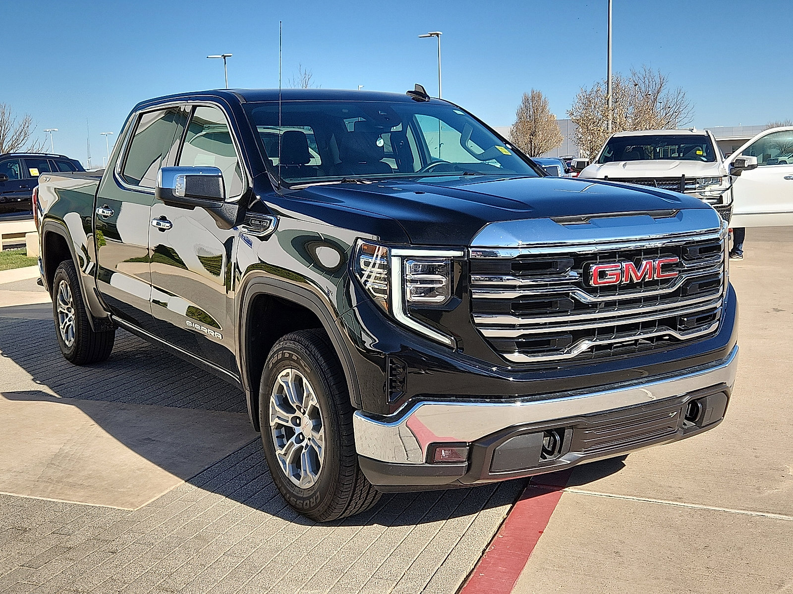 Used 2025 GMC Sierra 1500 SLT image 4