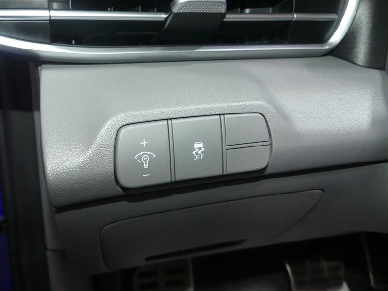 Used 2025 Hyundai Elantra Sport FWD image 29