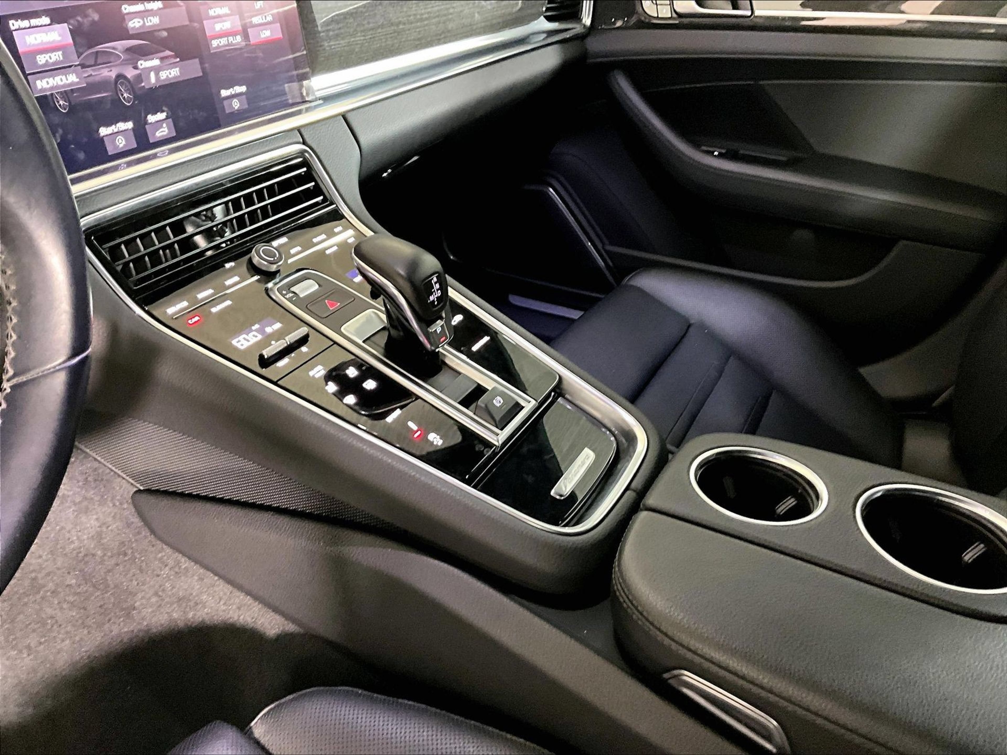 Certified 2021 Porsche Panamera image 15