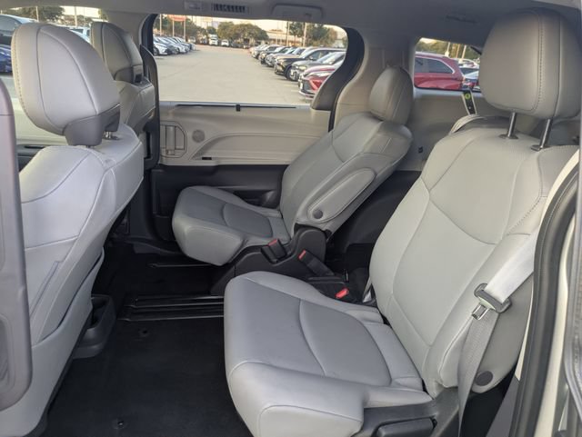 Used 2023 Toyota Sienna XLE FWD image 25