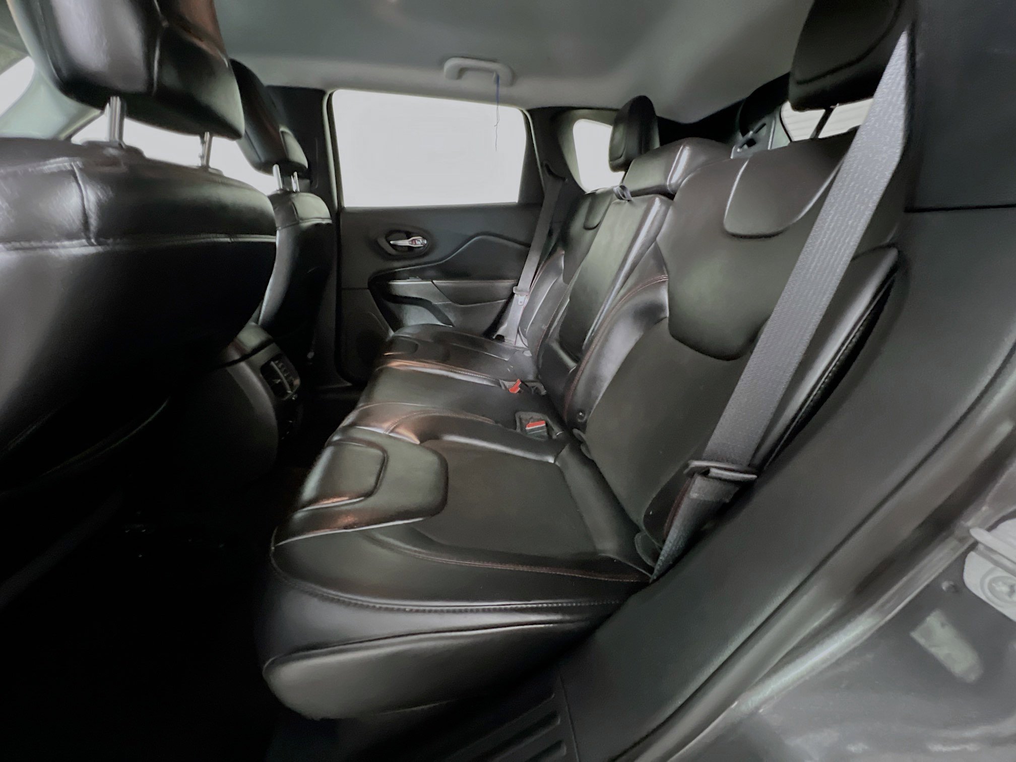 Used 2019 Jeep Cherokee Trailhawk w/ Cold Weather Group AWD/4WD image 29