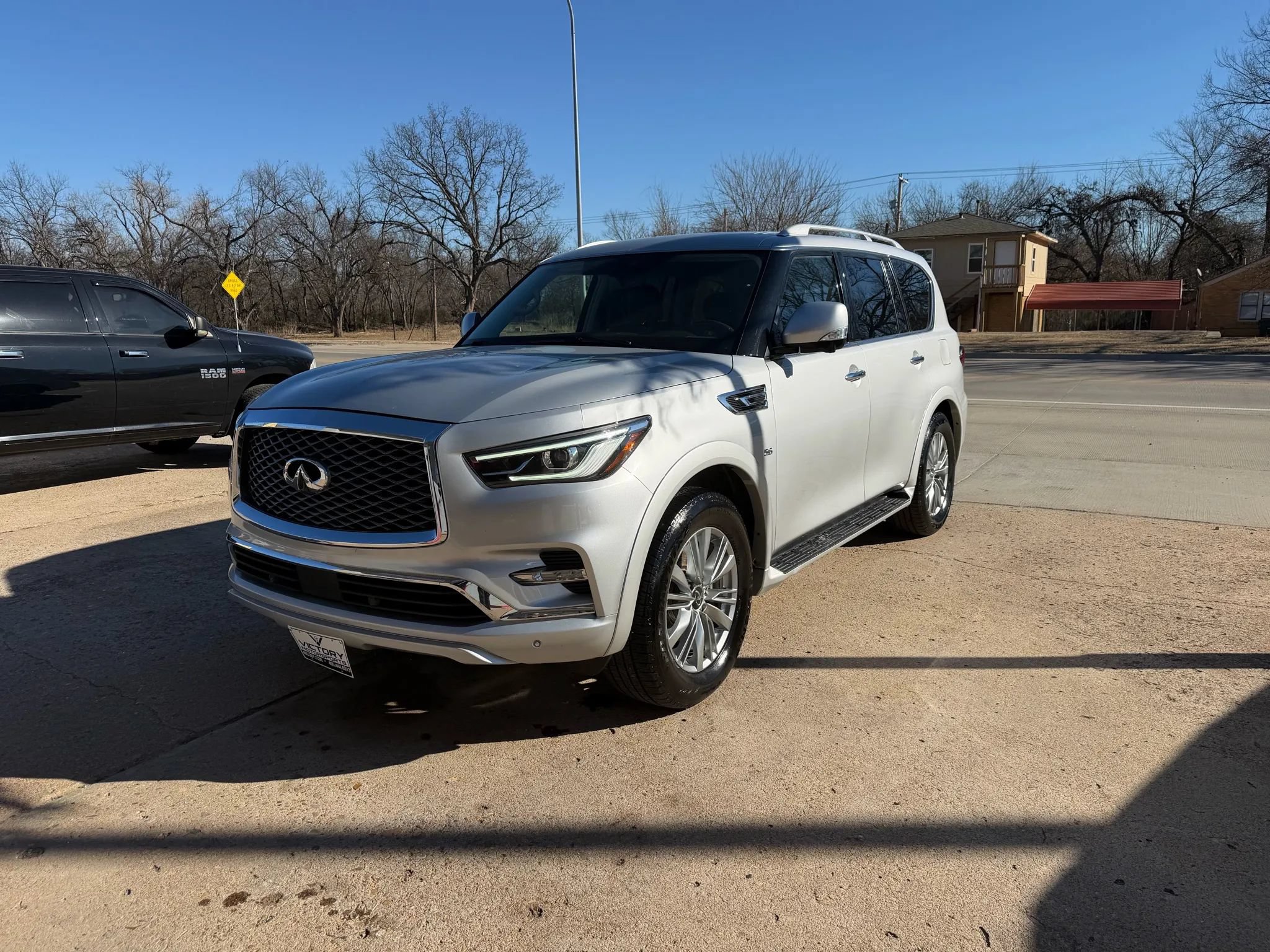 Used 2018 INFINITI QX80 4WD w/ Driver Assistance Package image 4