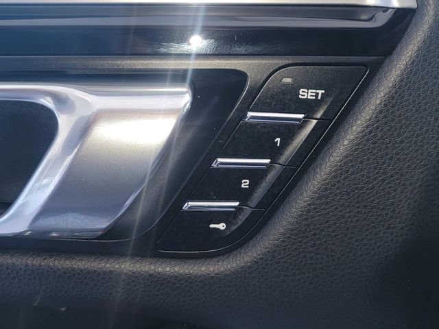 Used 2018 Porsche Macan image 32