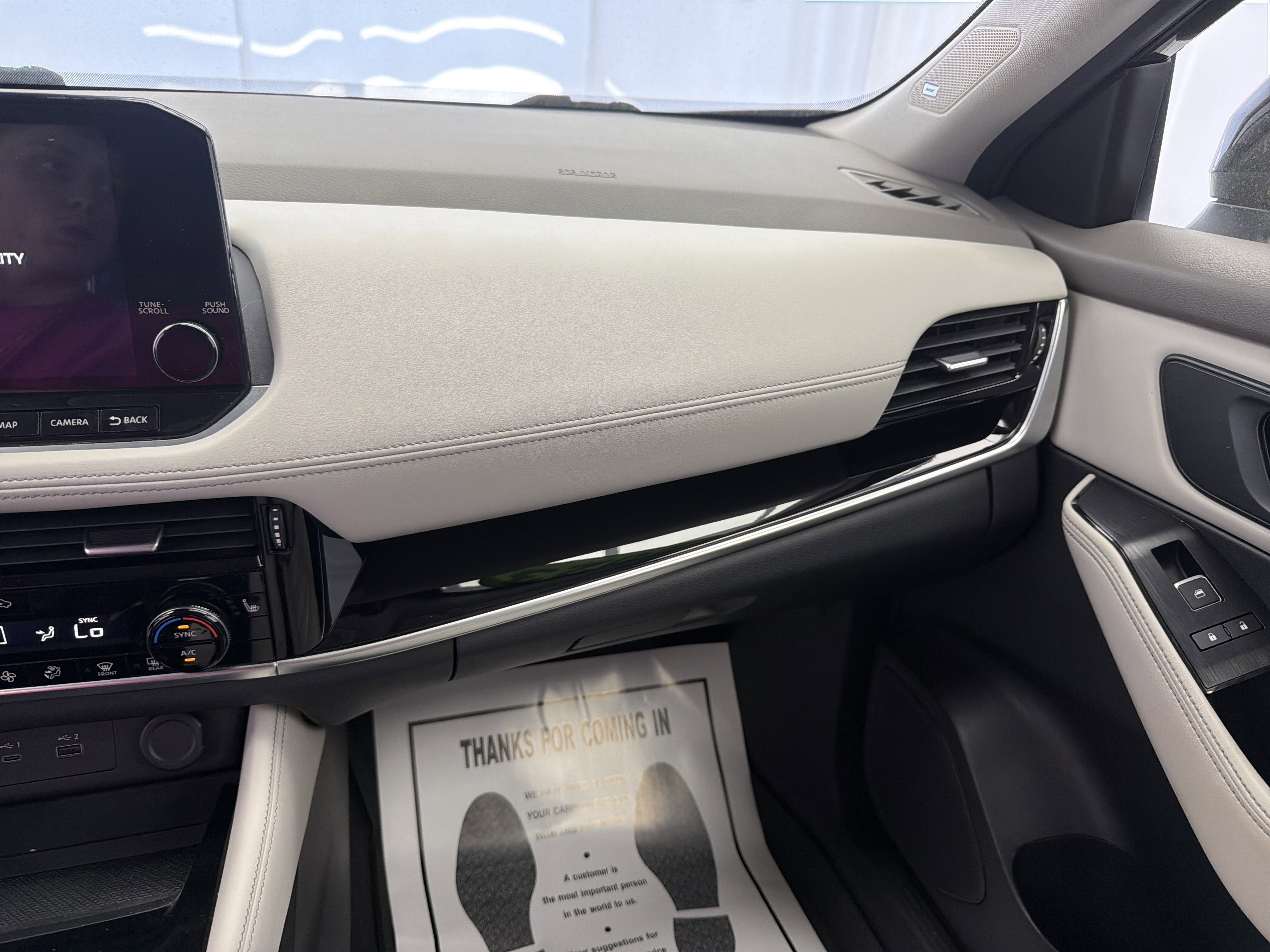 Used 2023 Nissan Rogue SL w/ SL Premium Package image 11