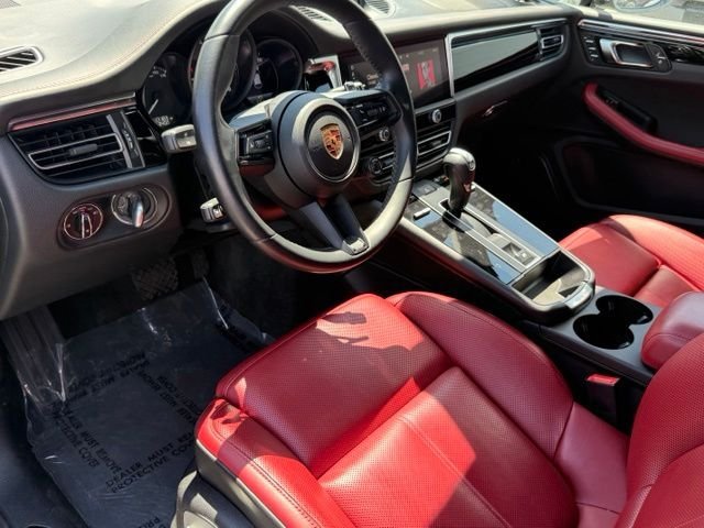 Used 2024 Porsche Macan Turbo AWD/4WD image 4