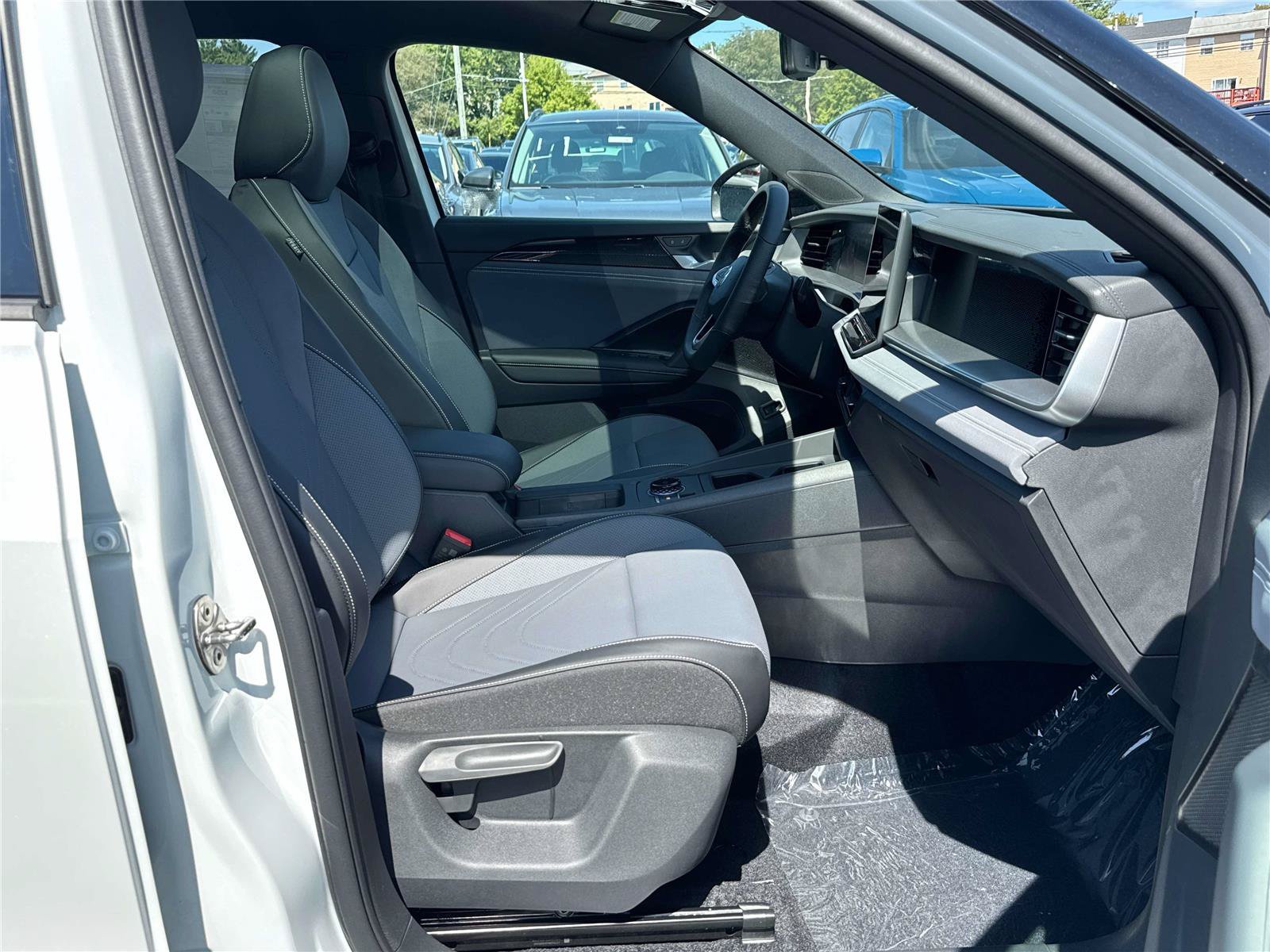 New 2026 Volkswagen Tiguan SE R-Line FWD image 13