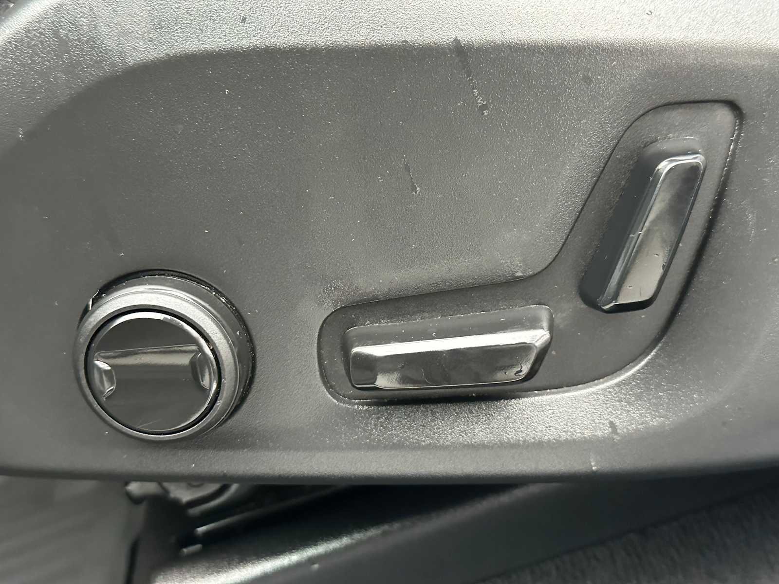 Used 2020 Volvo XC60 T5 Momentum image 22