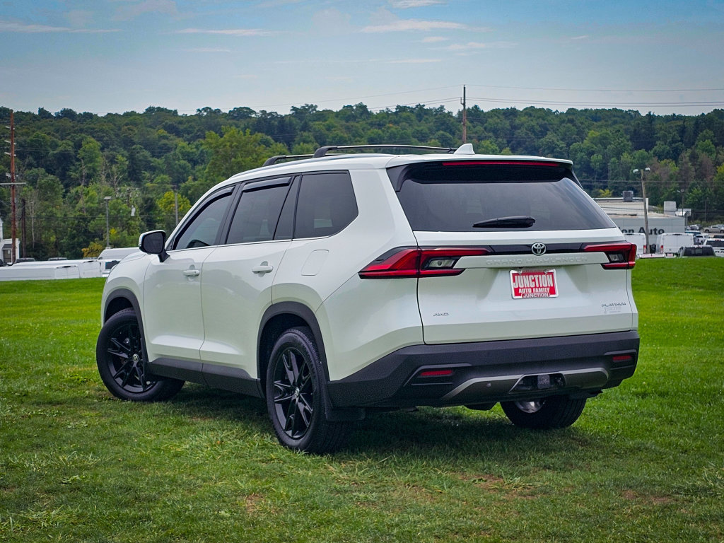 Used 2025 Toyota Grand Highlander AWD image 6