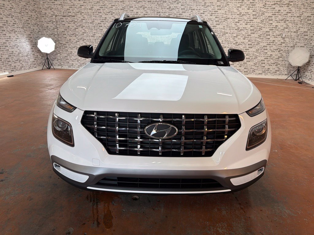 New 2026 Hyundai Venue SEL FWD image 2