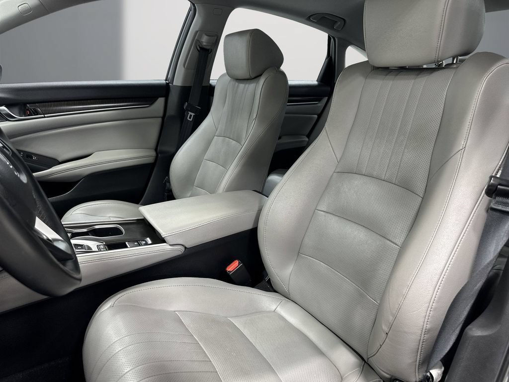 Used 2019 Honda Accord Touring image 14