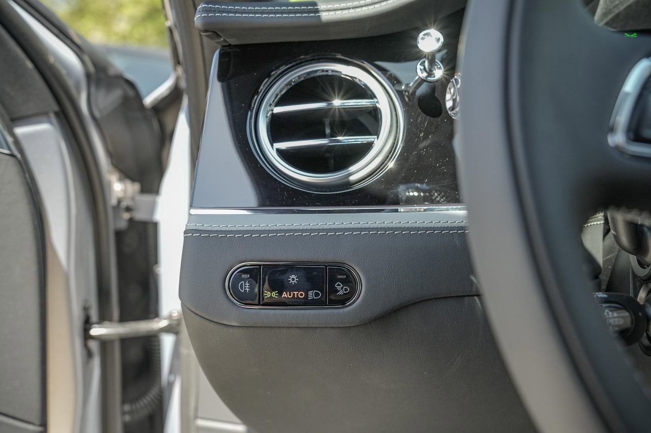 New 2025 Bentley Flying Spur Plug-In Hybrid image 33