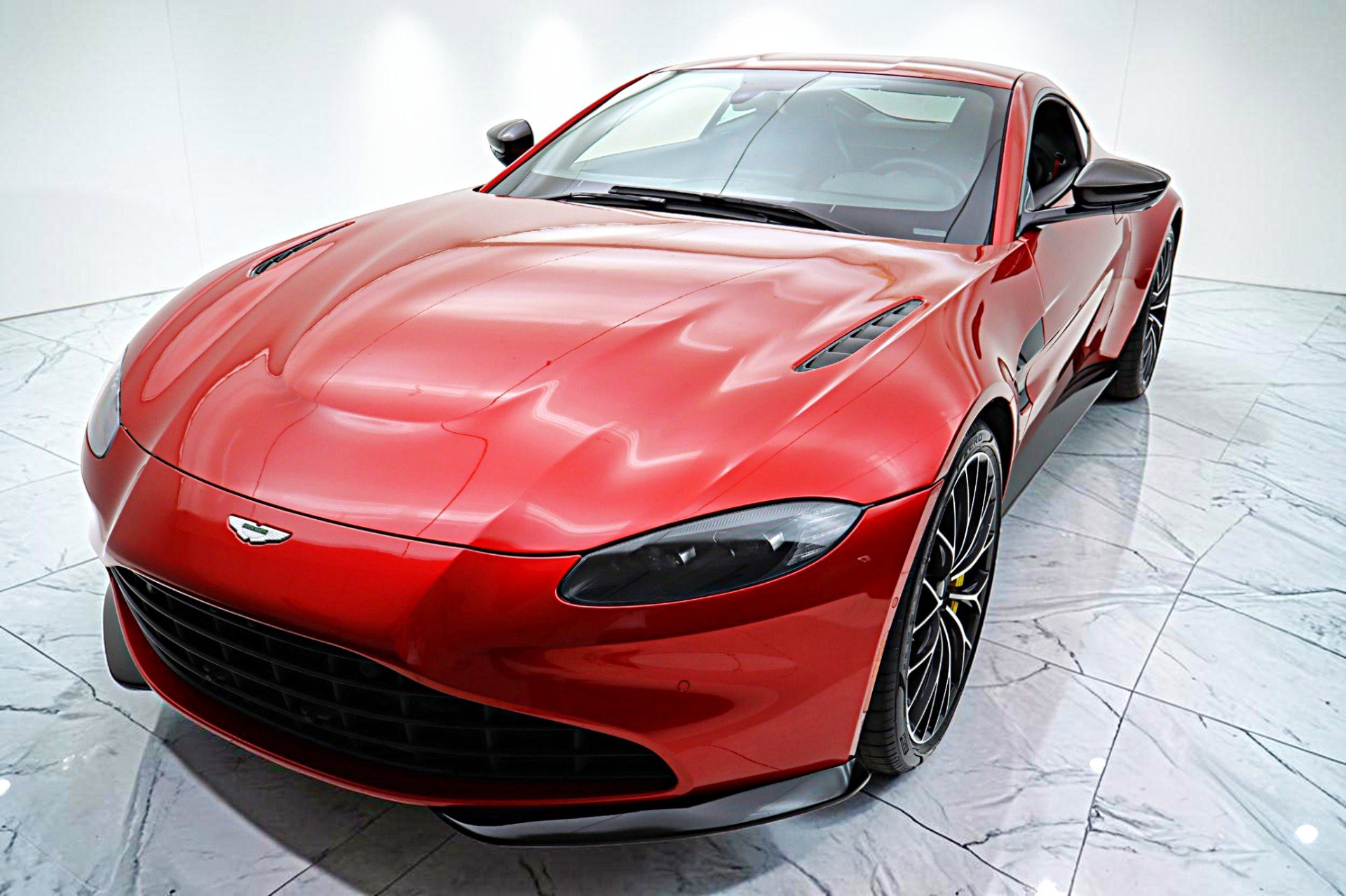 Used 2023 Aston Martin V8 Vantage Coupe RWD image 16