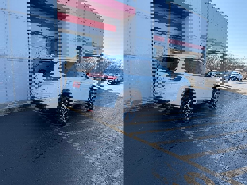 Certified 2025 Nissan Rogue SL image 5