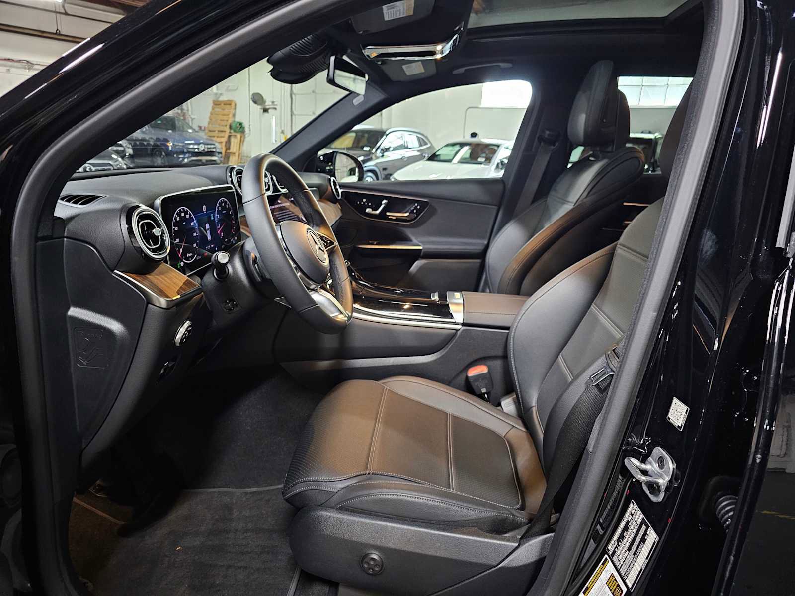 Used 2026 Mercedes-Benz GLC 300 4MATIC image 24