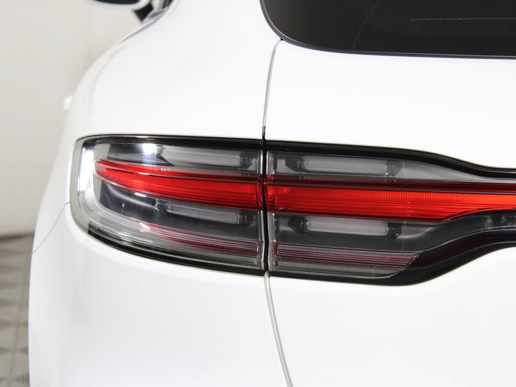 Certified 2021 Porsche Macan AWD/4WD image 12