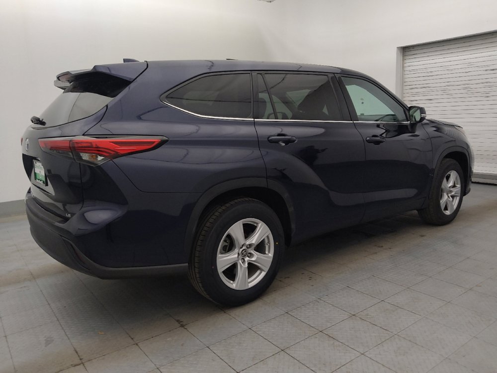 Used 2022 Toyota Highlander LE FWD image 10