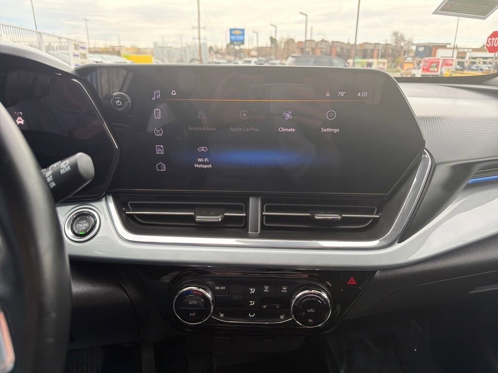 Used 2024 Chevrolet Trax LT w/ Sunroof Package image 18