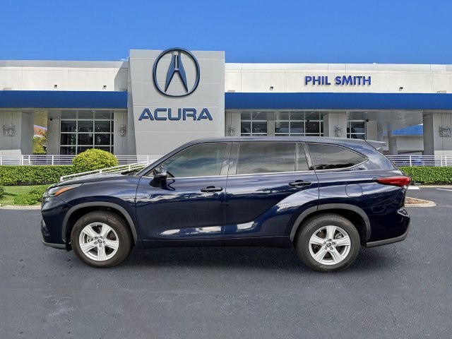 Used 2022 Toyota Highlander LE FWD image 8