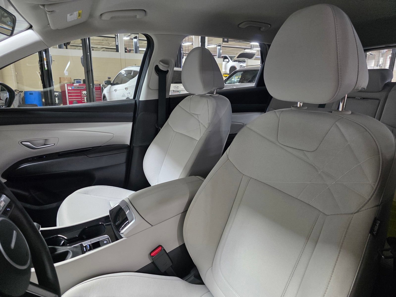 Certified 2025 Hyundai Tucson SE FWD image 22