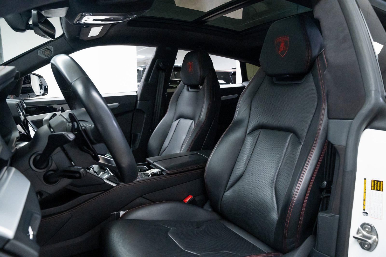 Used 2020 Lamborghini Urus image 19