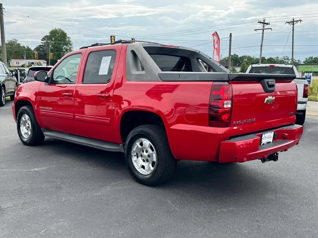 Used 2011 Chevrolet Avalanche LT RWD image 5