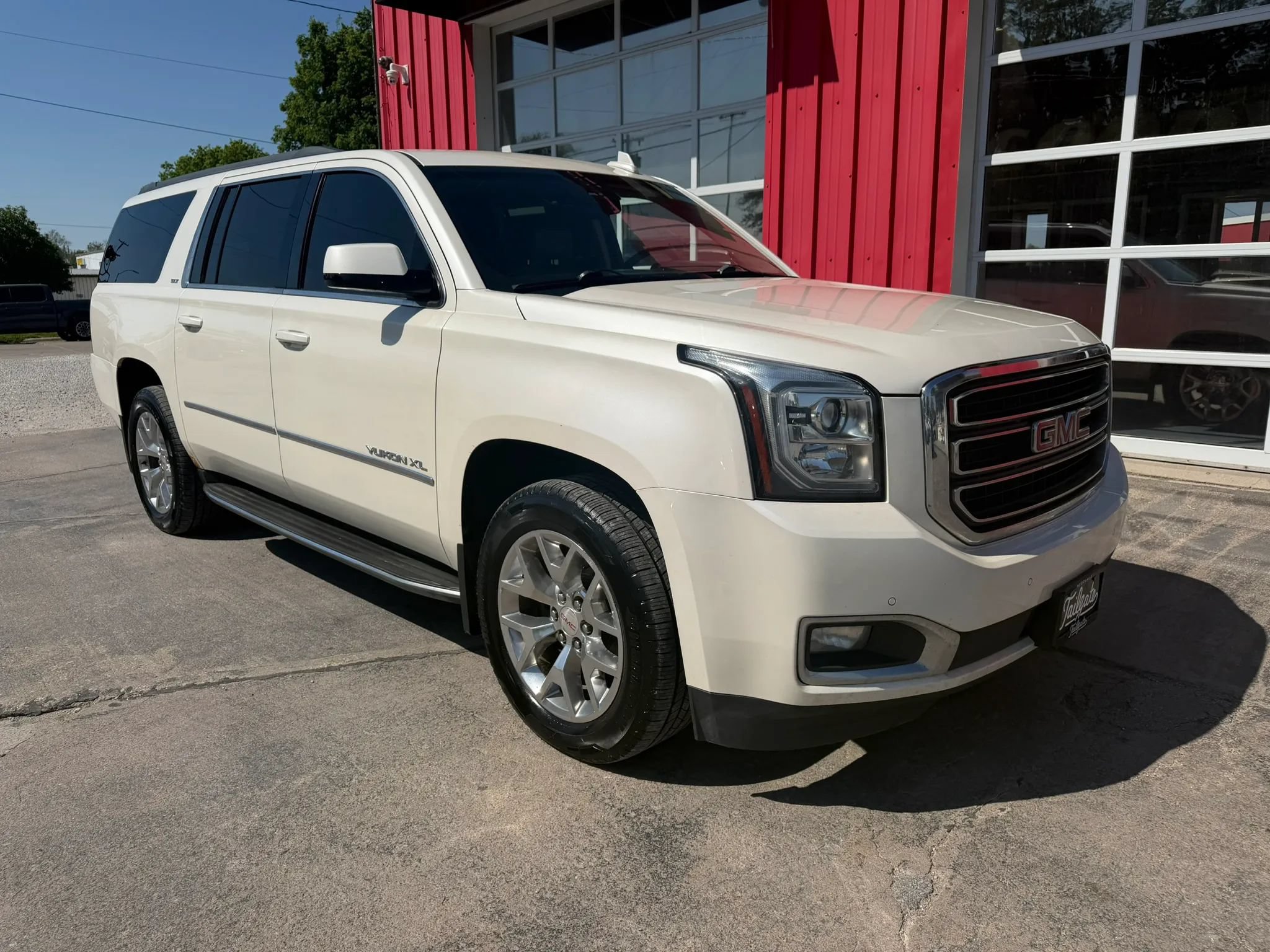 Used 2015 GMC Yukon XL SLT w/ Open Road Package AWD/4WD image 2