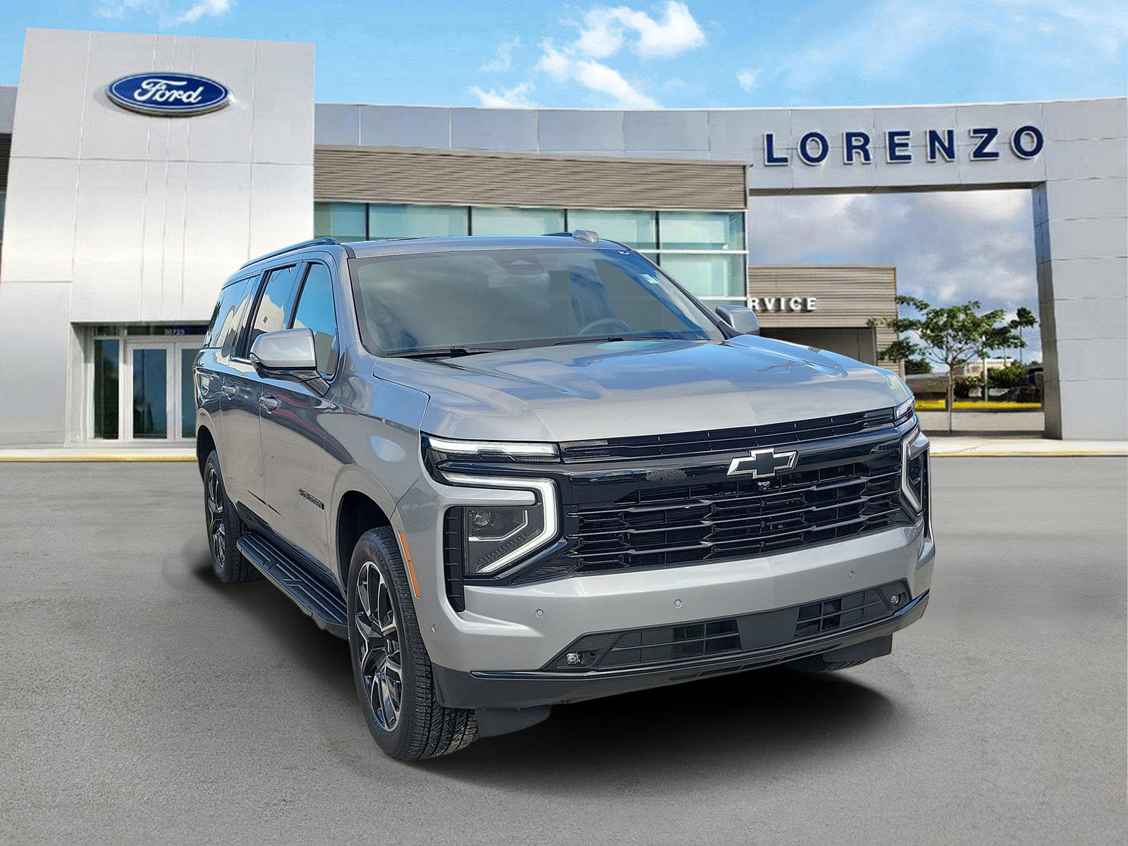 Used 2025 Chevrolet Suburban RST w/ Comfort Package RWD image 3