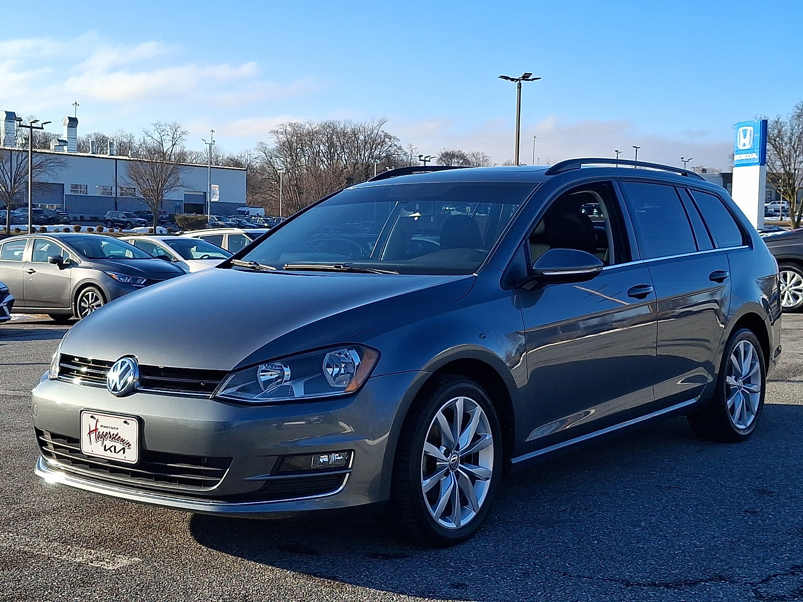 Used 2016 Volkswagen Golf SE image 3