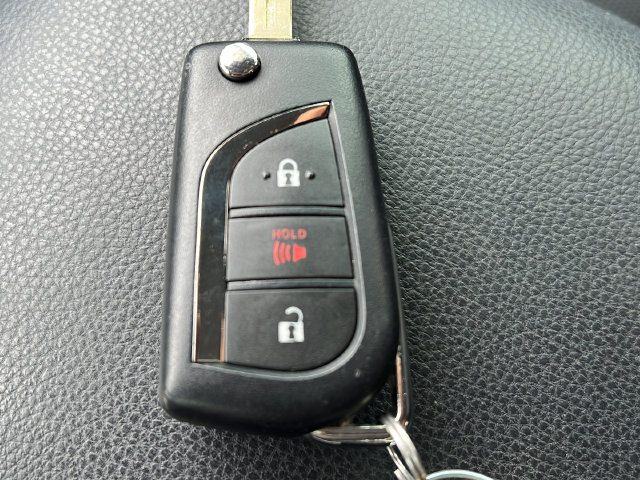 Used 2020 Toyota RAV4 LE FWD image 30