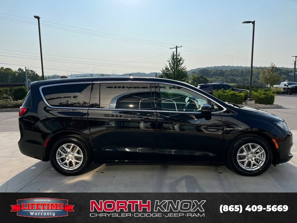 New 2026 Chrysler Voyager LX FWD image 21