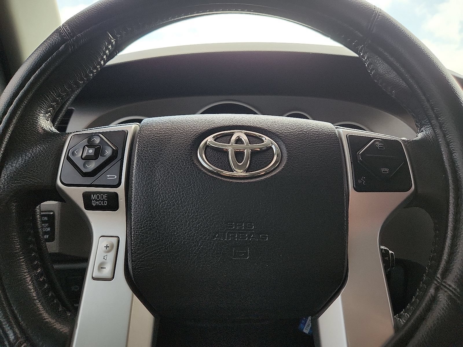 Used 2017 Toyota Sequoia SR5 w/ Sport Appearance Package AWD/4WD image 19