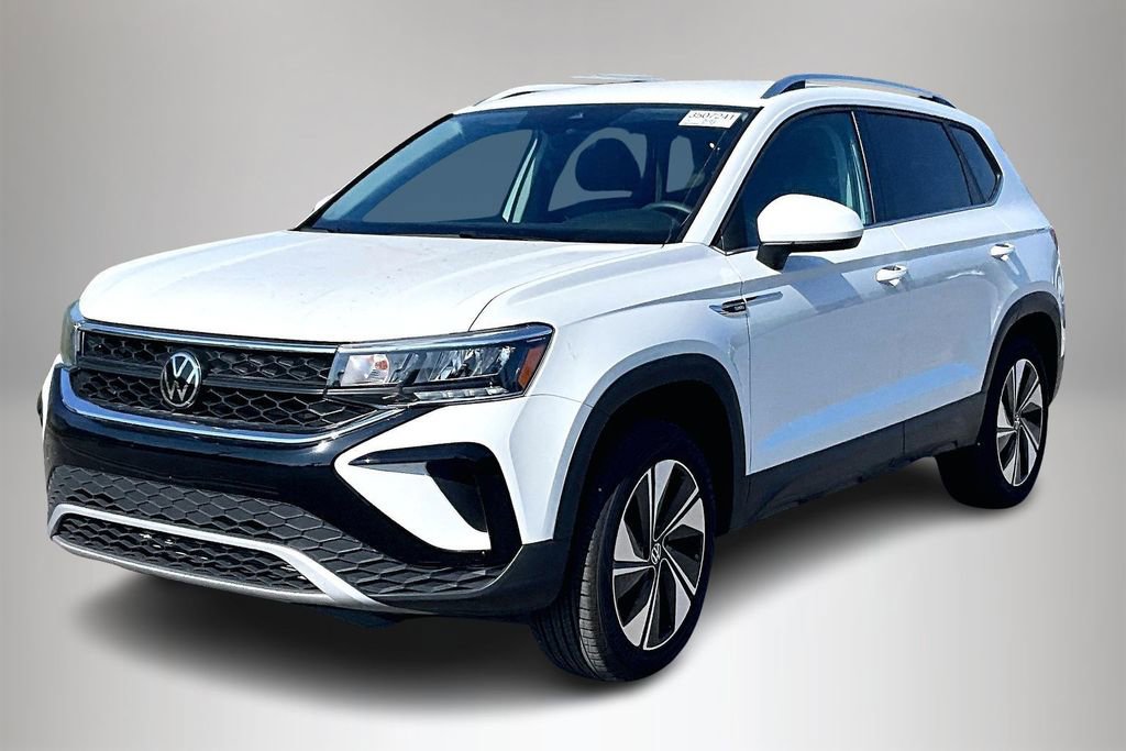 Used 2024 Volkswagen Taos SE image 2