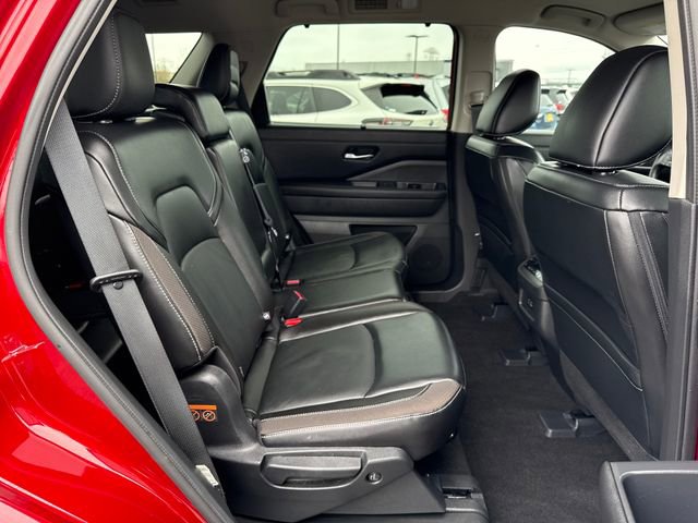 Used 2023 Nissan Pathfinder SL w/ Black Appearance Package image 12