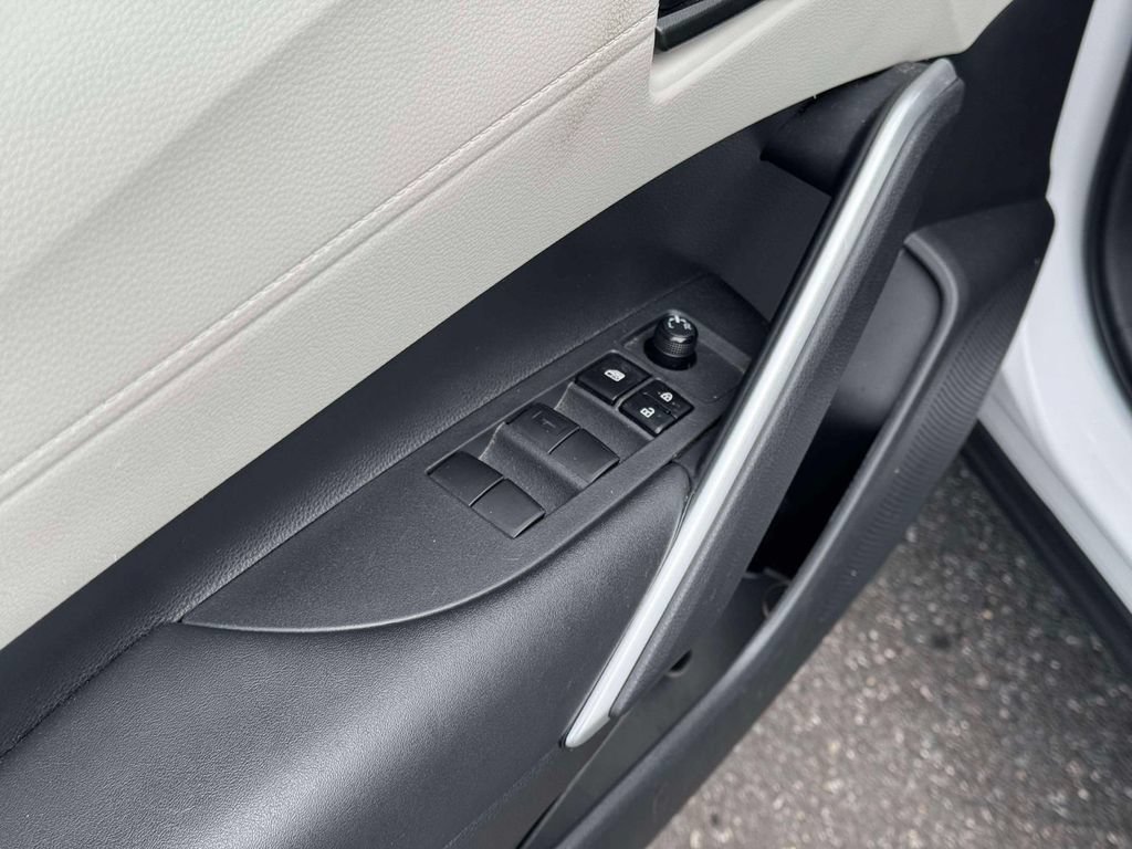 Used 2023 Toyota Corolla Cross L FWD image 18
