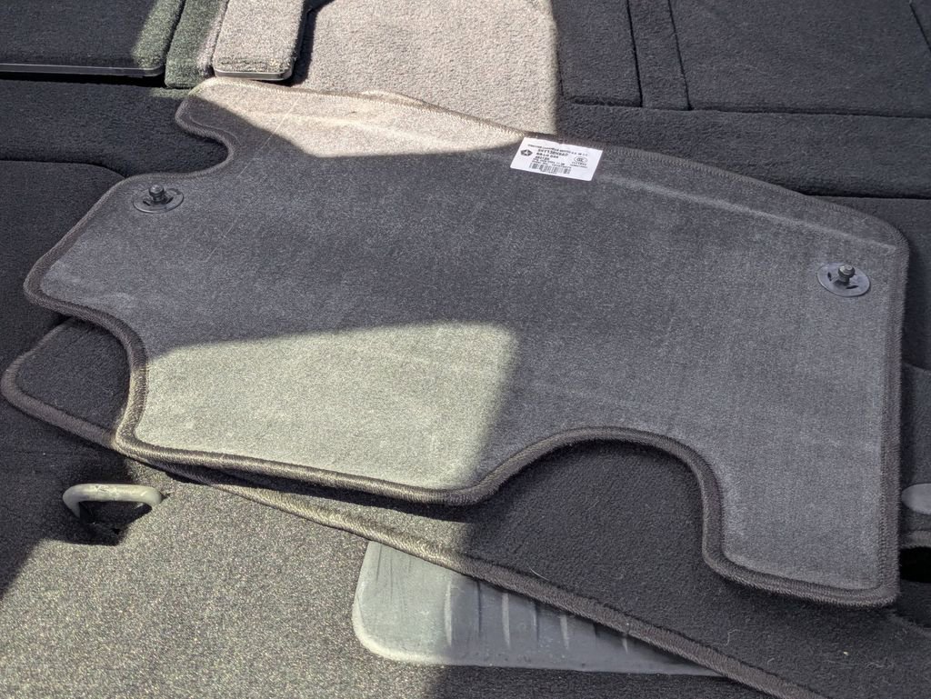 Used 2025 Chrysler Pacifica Select image 32