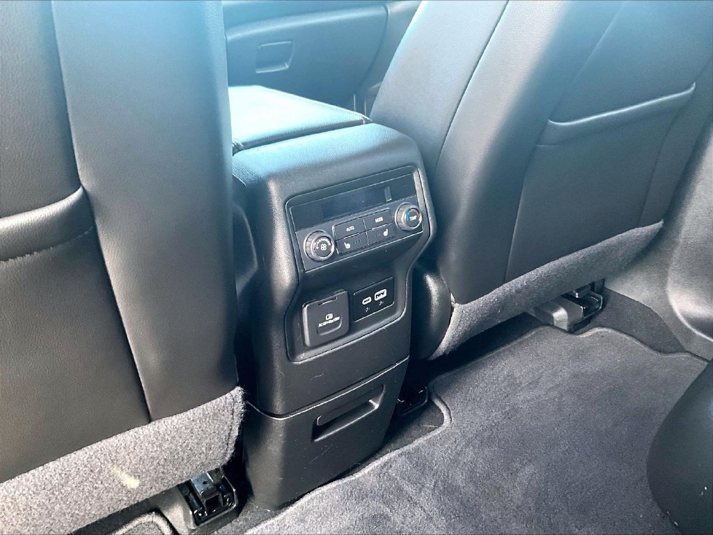 Used 2023 GMC Acadia SLT w/ Preferred Package AWD/4WD image 29