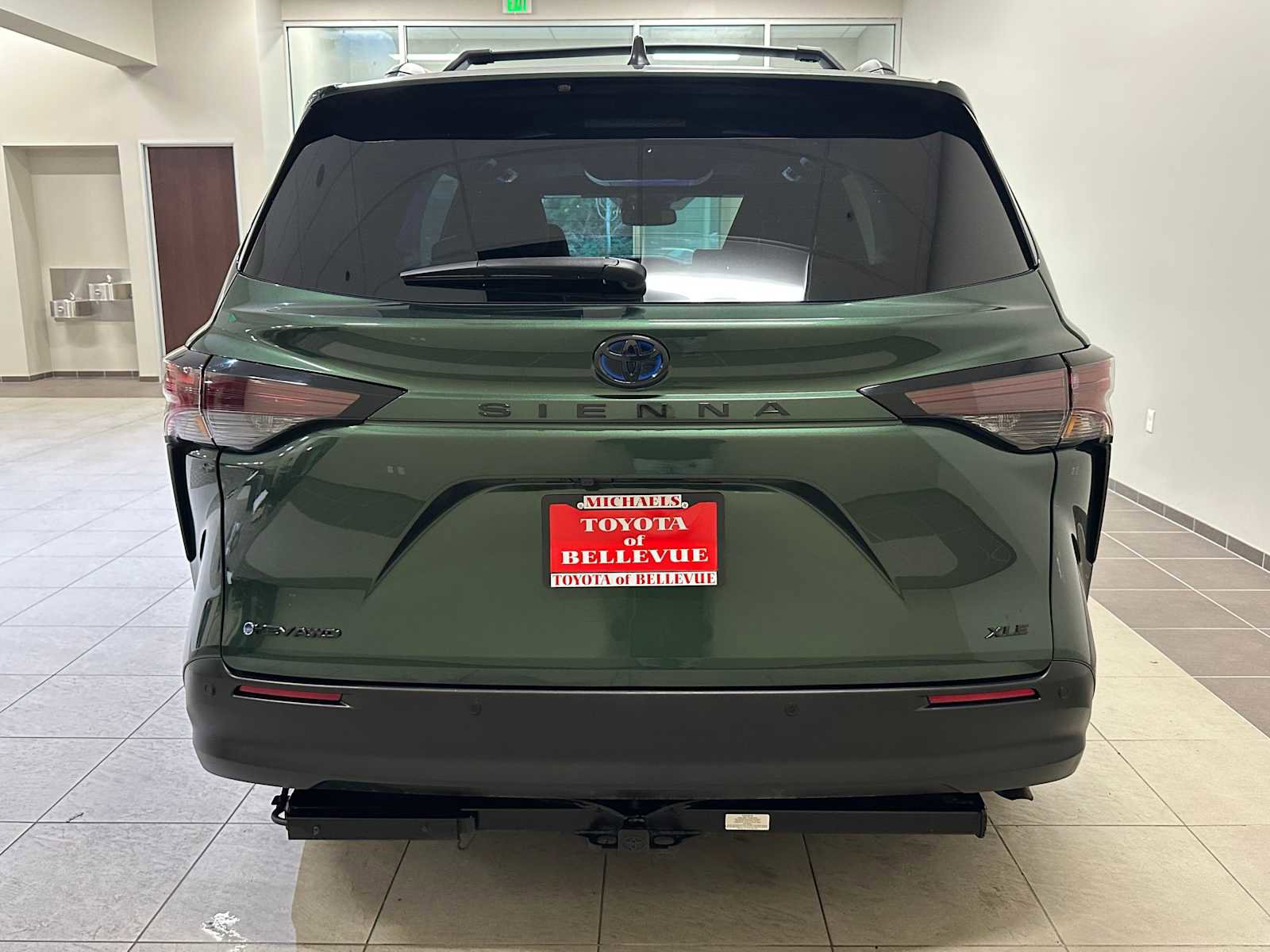 Certified 2025 Toyota Sienna XLE Woodland Edition image 5