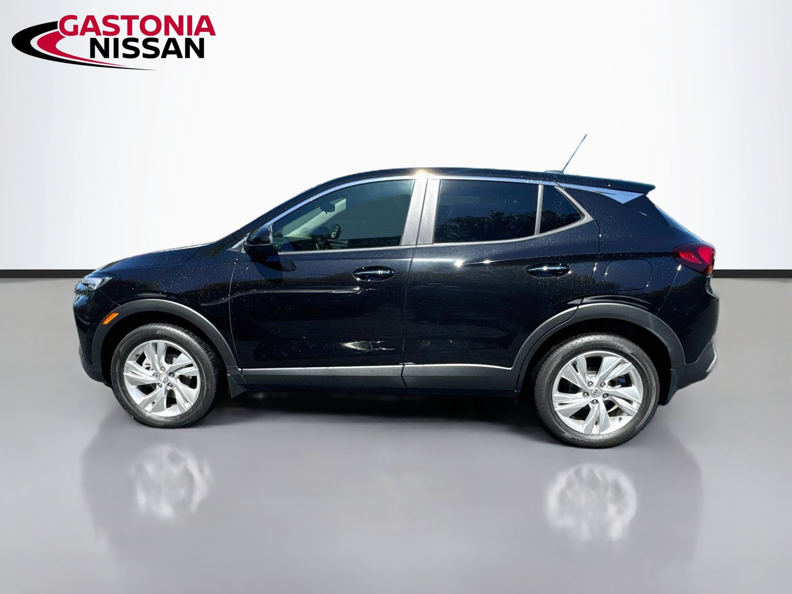Used 2025 Buick Encore GX Preferred AWD/4WD image 5