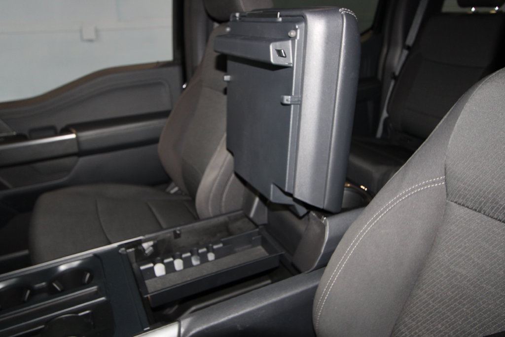 Used 2024 Ford F150 XLT w/ XLT Black Appearance Package RWD image 19