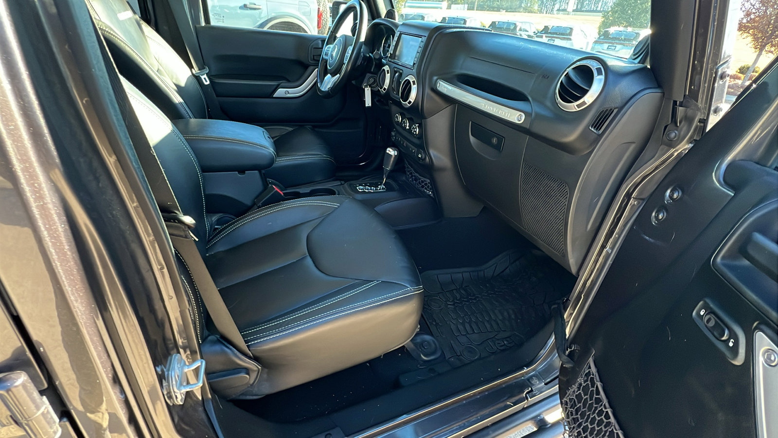 Used 2014 Jeep Wrangler Unlimited Rubicon image 19