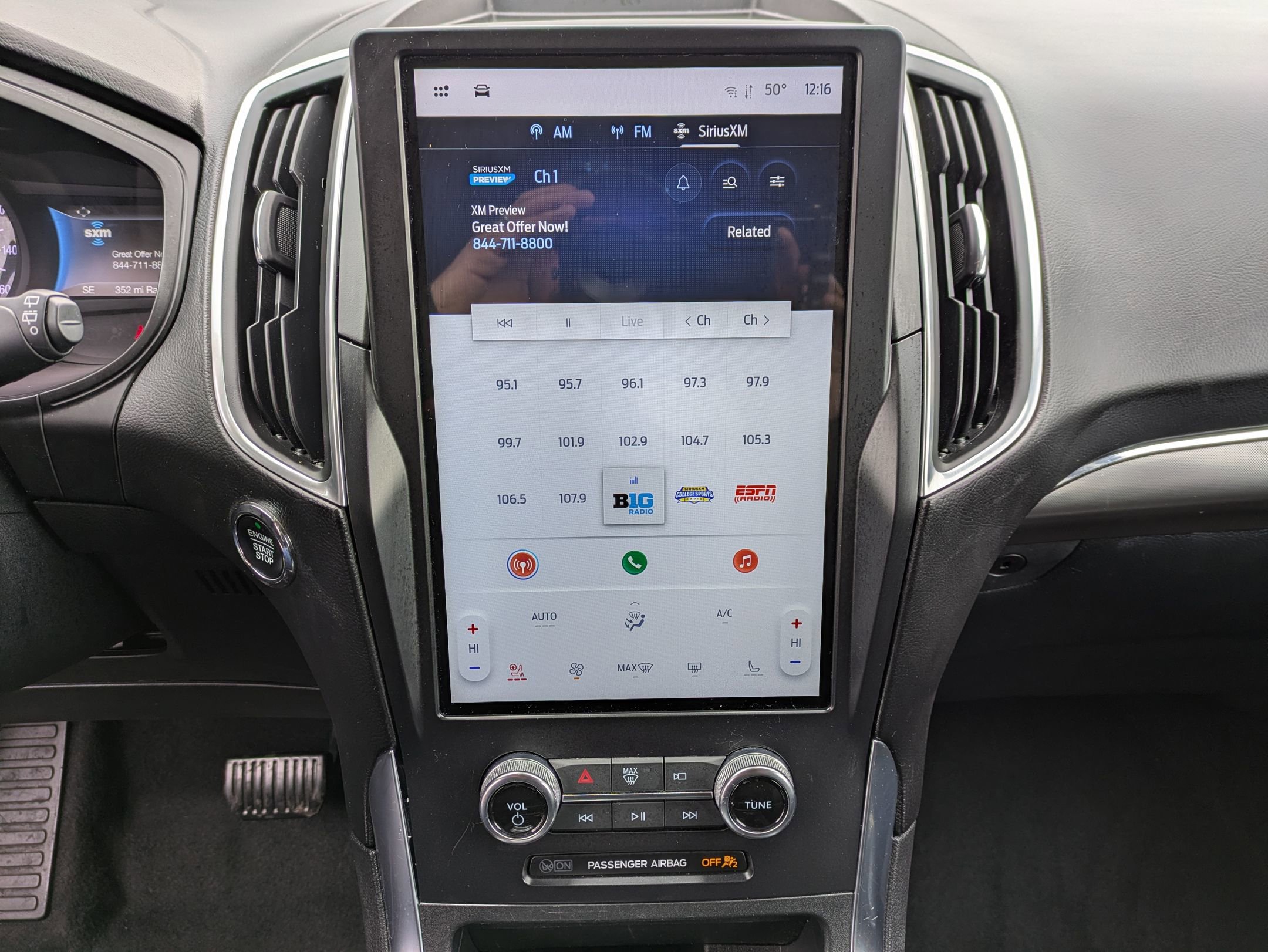 Used 2024 Ford Edge Titanium image 11