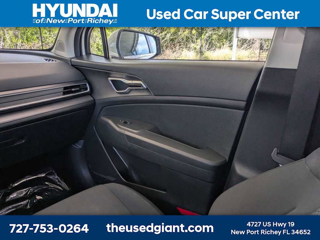Used 2023 Kia Sportage LX FWD image 17