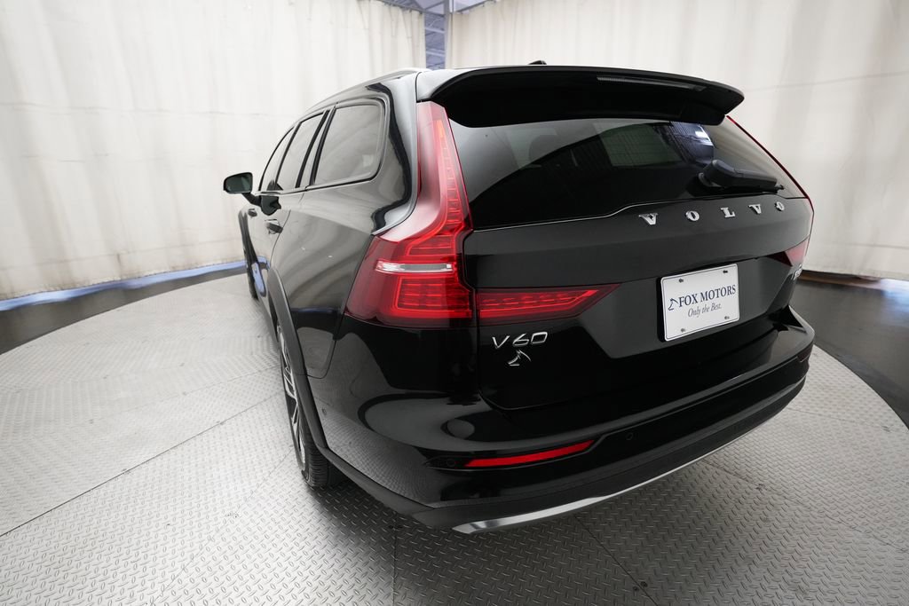 Used 2025 Volvo V60 B5 Cross Country Plus image 35