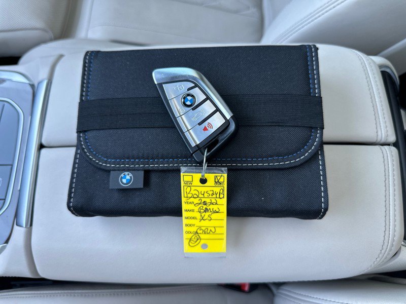 Certified 2022 BMW X5 xDrive40i w/ M Sport Package AWD/4WD image 55