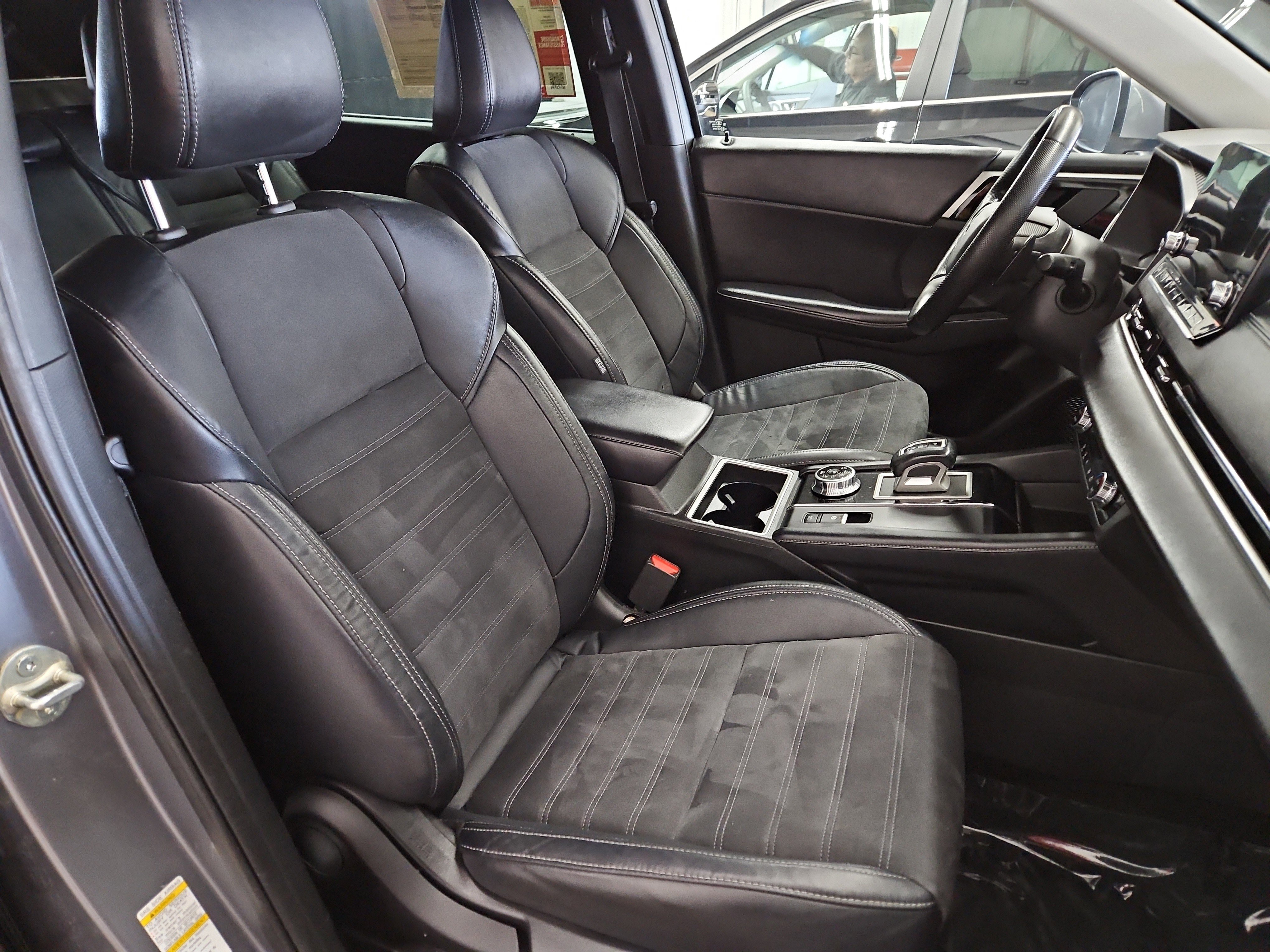 Used 2023 Mitsubishi Outlander SE image 9