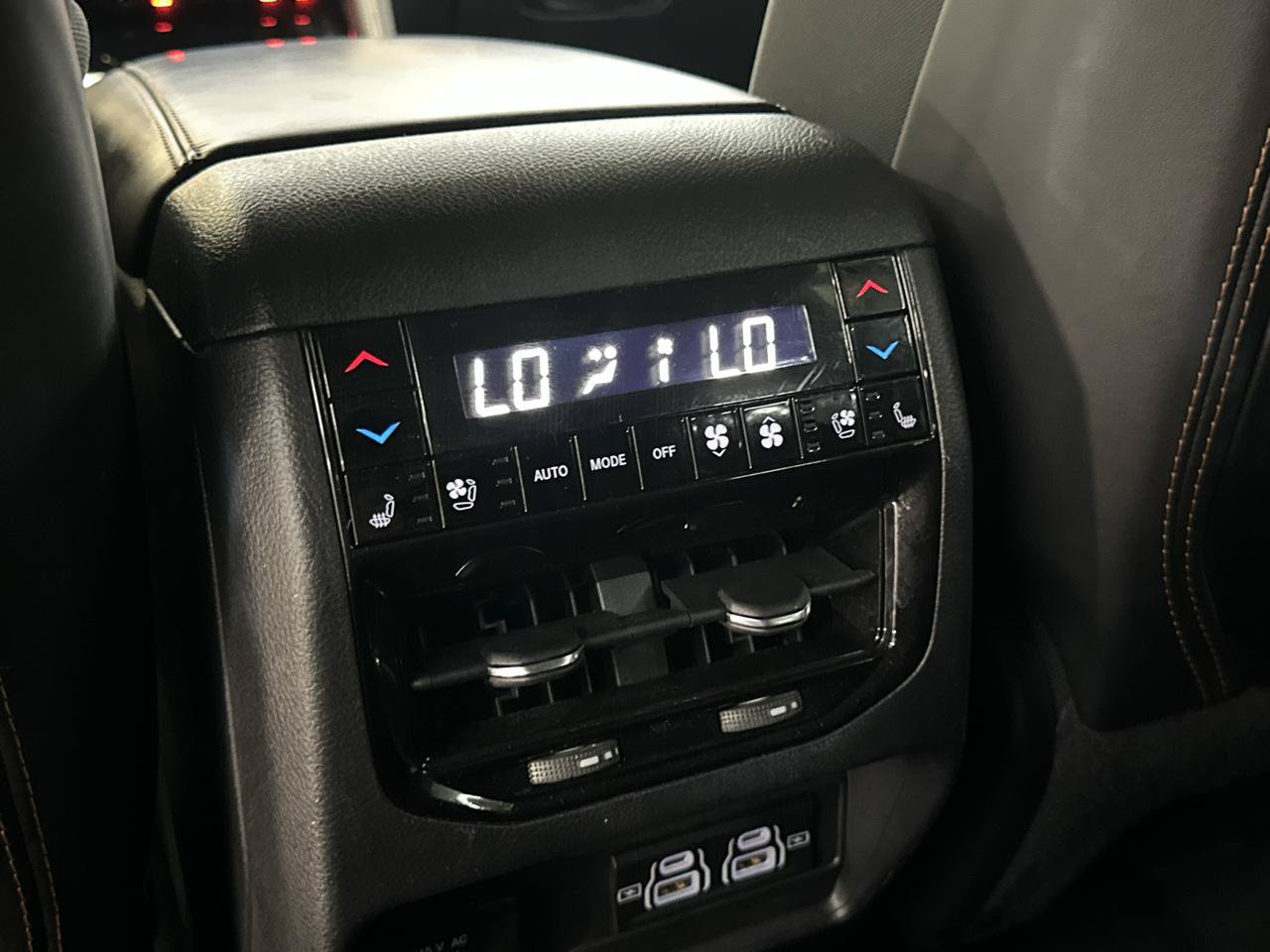 Used 2023 Jeep Grand Cherokee Summit AWD/4WD image 18