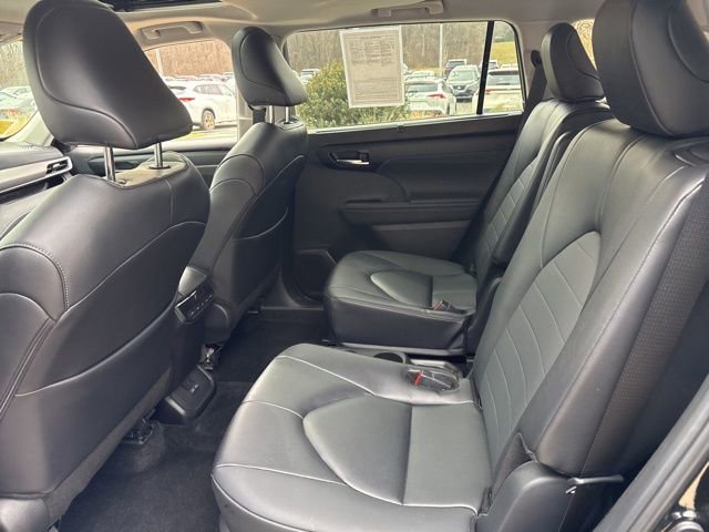 Used 2025 Toyota Highlander XLE image 29